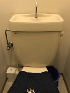 枚方市上島町にてトイレの漏水補修