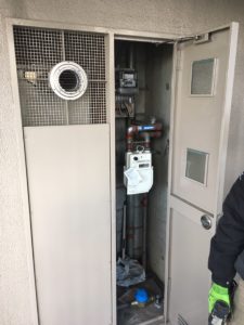 大阪市西区本田にて給湯器の交換