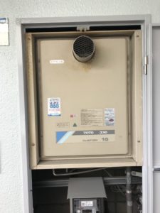 大阪市生野区中川西にて給湯器の交換