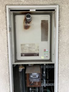 大阪市浪速区難波中にて給湯器の交換