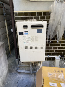 堺区中野町西にて給湯器の交換