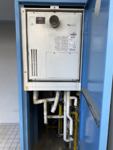 大阪市港区夕凪にて高温水供給式給湯器の交換