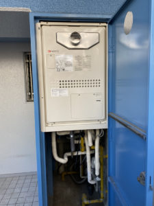 大阪市港区夕凪にて高温水供給式給湯器の交換