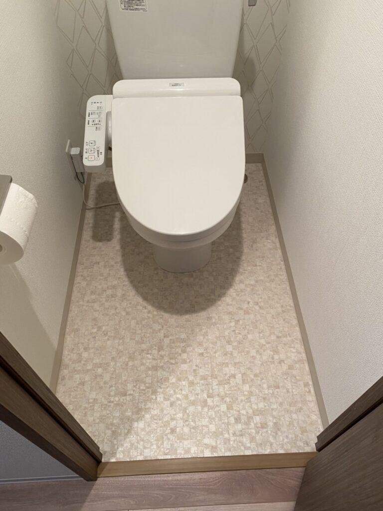 豊中市　トイレ床貼替え